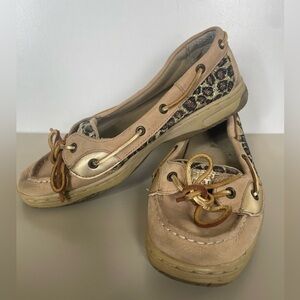 Women's Tan and Gold Boat Shoes size 5.5 fit like women’s 7 Angelfish Sperry